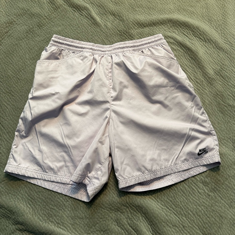 NIKE SB light purple Club Woven Mens Shorts